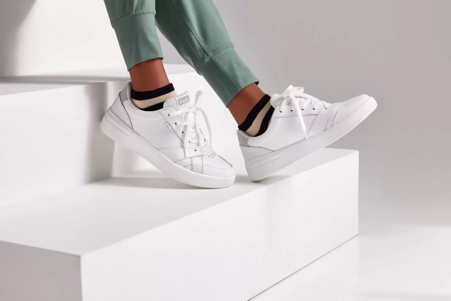 Keds Leather>Women's The Court Leather Sneaker White White